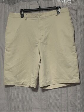 Nike Men's Light Cream Flat-Front Golf Shorts, EUC, Size 36